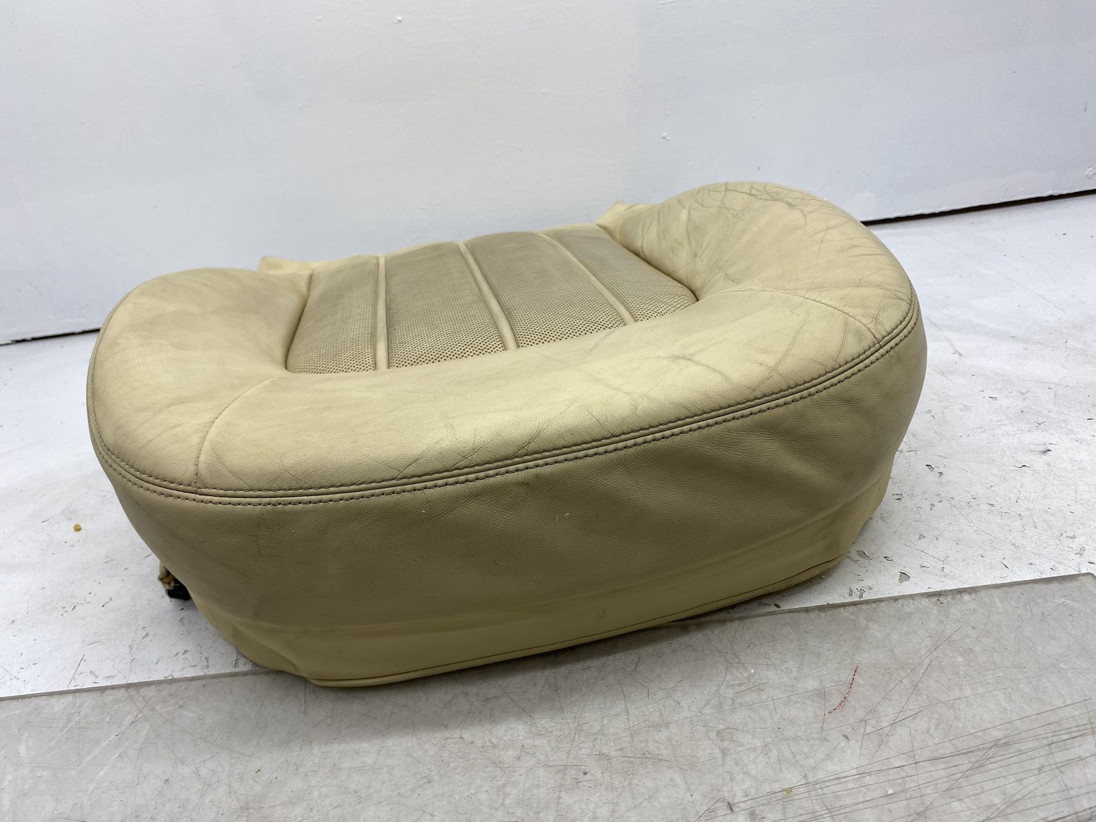 2010-2020 BENTLEY MULSANNE FRONT LEFT LOWER SEAT CUSHION BEIGE LEATHER *WEAR*