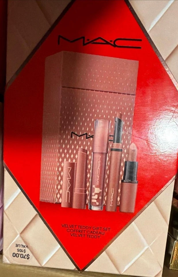 Juego de regalo lápiz labial de peluche de terciopelo MAC Foto 2 de 3