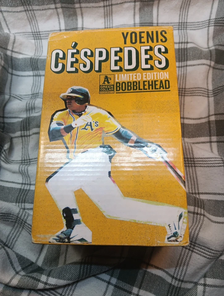 2013 YOENIS CESPEDES OAKLAND ATHLETICS SCREW ON BLACK BAT BOBBLEHEAD A'S SGA LE - Image 3 of 4