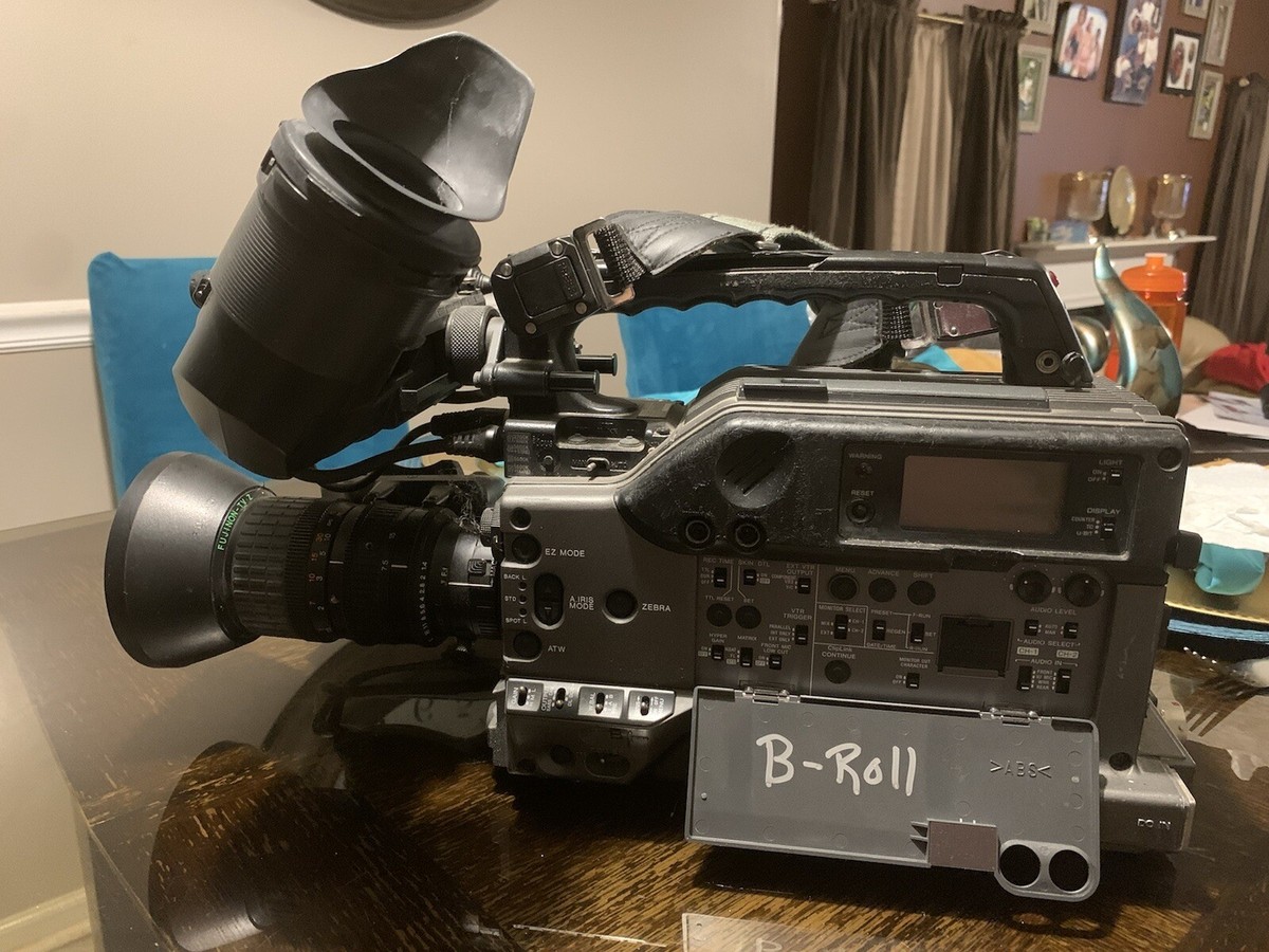 業務用3ccd DVCAMカム SONY DSR-300 SONY VIDEO CAMERA, DV CAM DSR 300, 5 BATTERIES, CHARGER, BAG