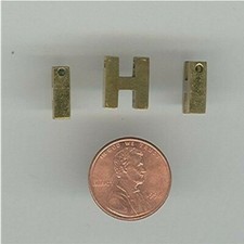 12 VINTAGE BRASS LETTER "H" 12x10mm. SMOOTH BEAD PENDANT CHARMS Z589