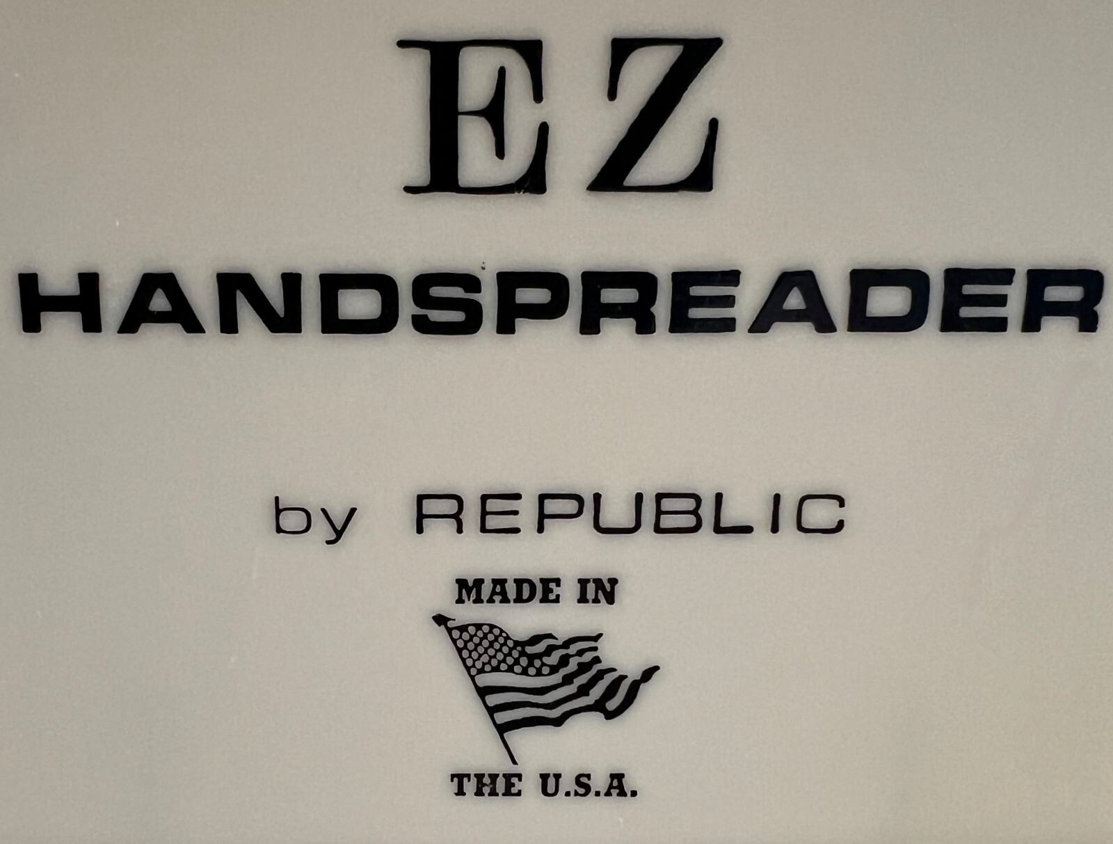 Republic EZ Hand Spreader Seed Fertilizer Hand Crank 1/2 Gal Made in