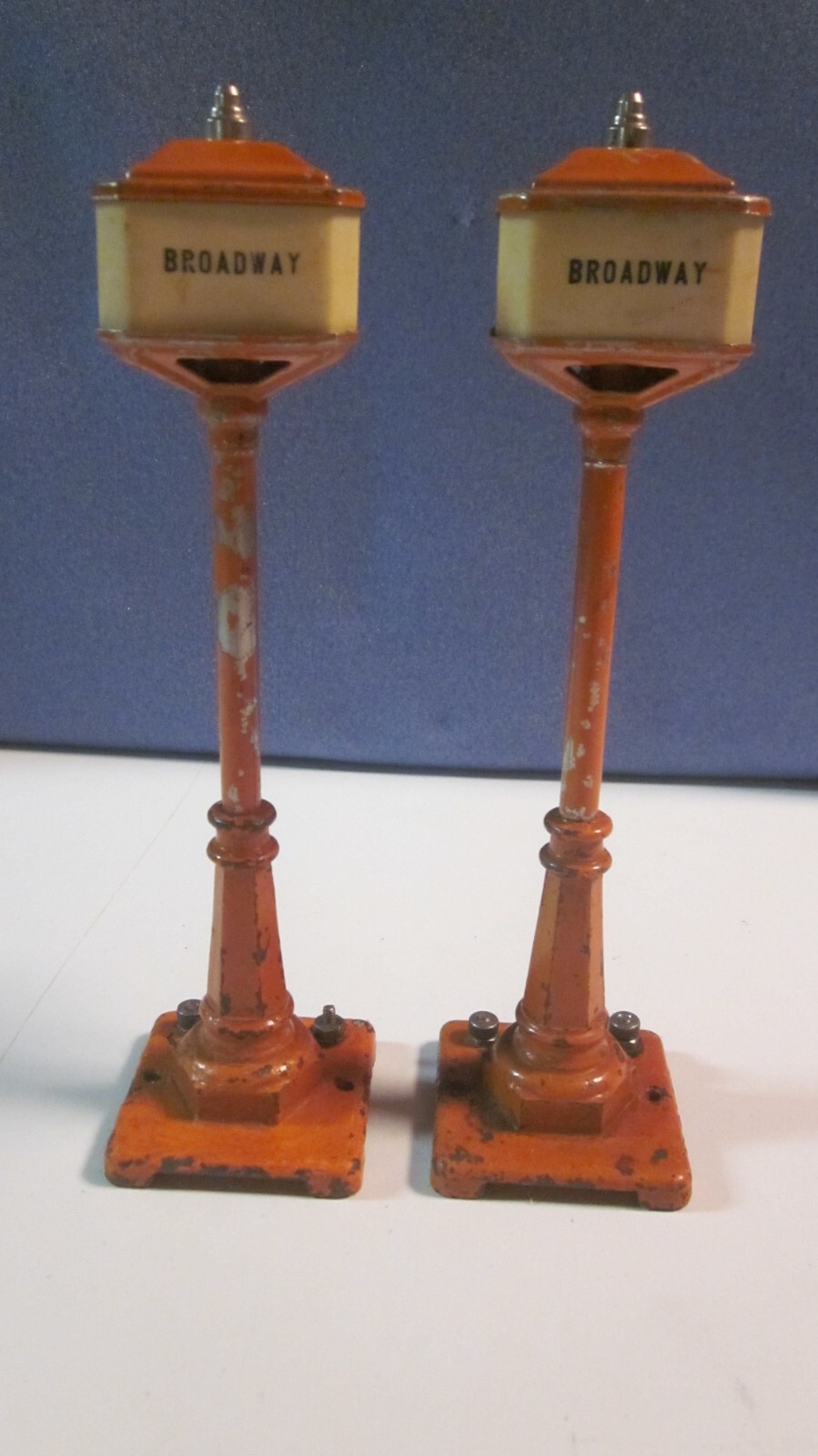 Lionel 57, Main St. & Broadway street lamps, lot of 2, working, bulbs