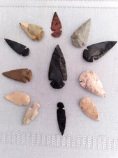 12 Southwest Various Tribal Hand Carved Obsidian Flint Agate Stone Arrowheads