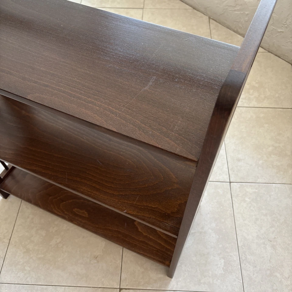 Estuche para libros estándar de 3 estantes de madera maciza de nogal tallado a mano MCM de colección años 50 28" L 34" H Foto 2 de 4