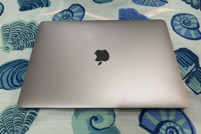 MacBook Pro 13-inch, 2017, Four Thunderbolt 3 Ports Laptop Computer