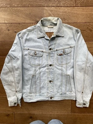 Vintage 1991 Lee Rider Denim Trucker Jacket Mens L Regular Fit Light Wash Blue - Image 1 of 4