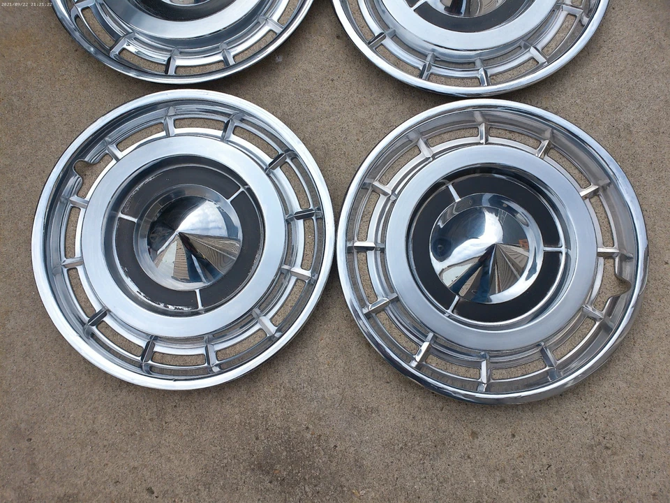 Juego de 4 tapacubos Buick Electra-Lesabre 1960 15" Deluxe usados Foto 2 de 4