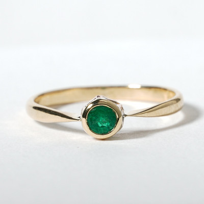 Antique Edwardian Natural Green Emerald 18ct Gold Solitaire Ring Size K / 5