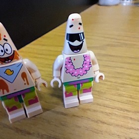 Two Lego Mini Figures Patrck Star 3818 Undersea Party Bib Ice Cream Spongebob