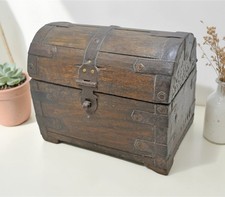 Vintage IN Legno Piccolo Mezza Rotondo Top Cofanetto Originale Old Fatta a Mano