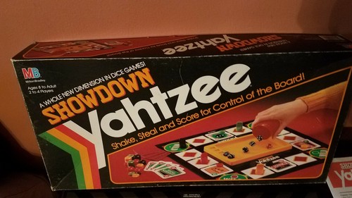Vintage Showdown Yahtzee Dice Board Game 1991 ~ Milton Bradley - Picture 2 of 6