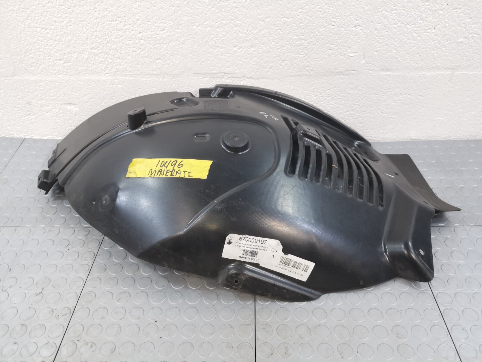 2013-2016 MASERATI QUATTROPORTE FRONT LEFT FENDER LINING SPLASH GUARD 670009197