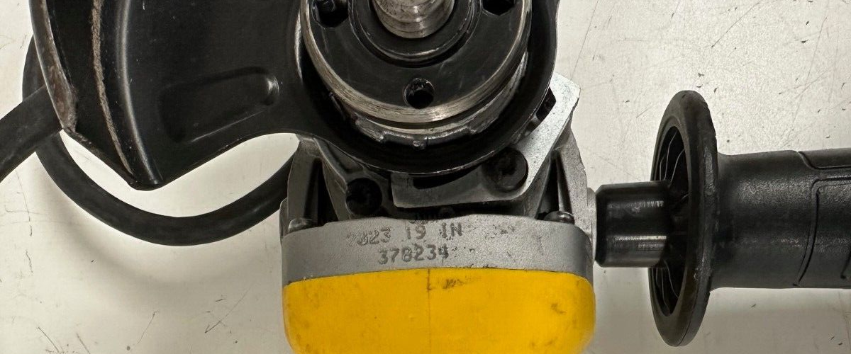 DEWALT DWE402 41/2" Small Angle Grinder Tool Only For Parts (Lot