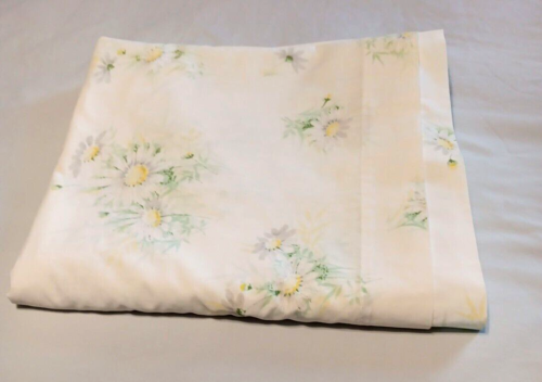 Vintage 1970s Wondercale by Springmaid Queen Flat  Sheet. Faded, White Daisies - Picture 1 of 4