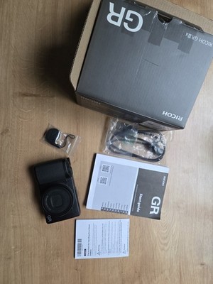 Ricoh GR IIIx Digitalkamera 40mm CMOS-Sensor APS-C 24.2MP f/2.8 USB-C WiFi