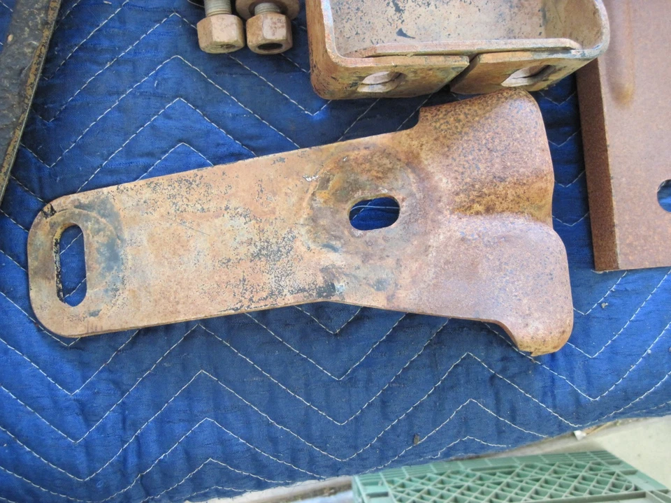 Juego de soportes de parachoques delantero Buick LeSabre 1963 LH RH 63 Foto 3 de 4