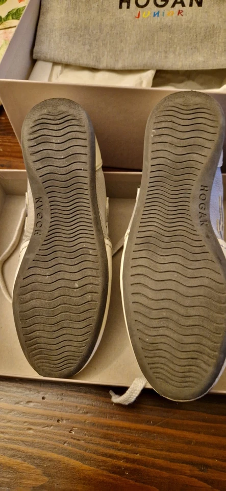 HOGAN JUNIOR Taglia 31  ARGENTO usate ma in buono stato. - Immagine 3 di 4