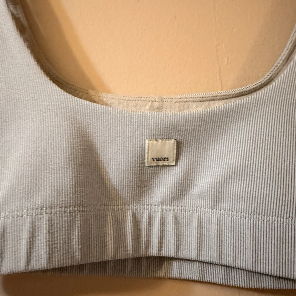 Ropa deportiva Vuori acanalada pequeña elástica minimalista Foto 3 de 4