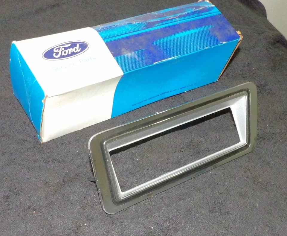 Monterey Custom Marquis Brougham 1971 1972 nuevo de colección guardabarros delantero derecho marcador lámpara bisel Foto 2 de 4