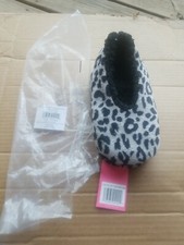 Isaac Mizrahi Leopard Print Sherpa Lined Slippers Size Medium NWT
