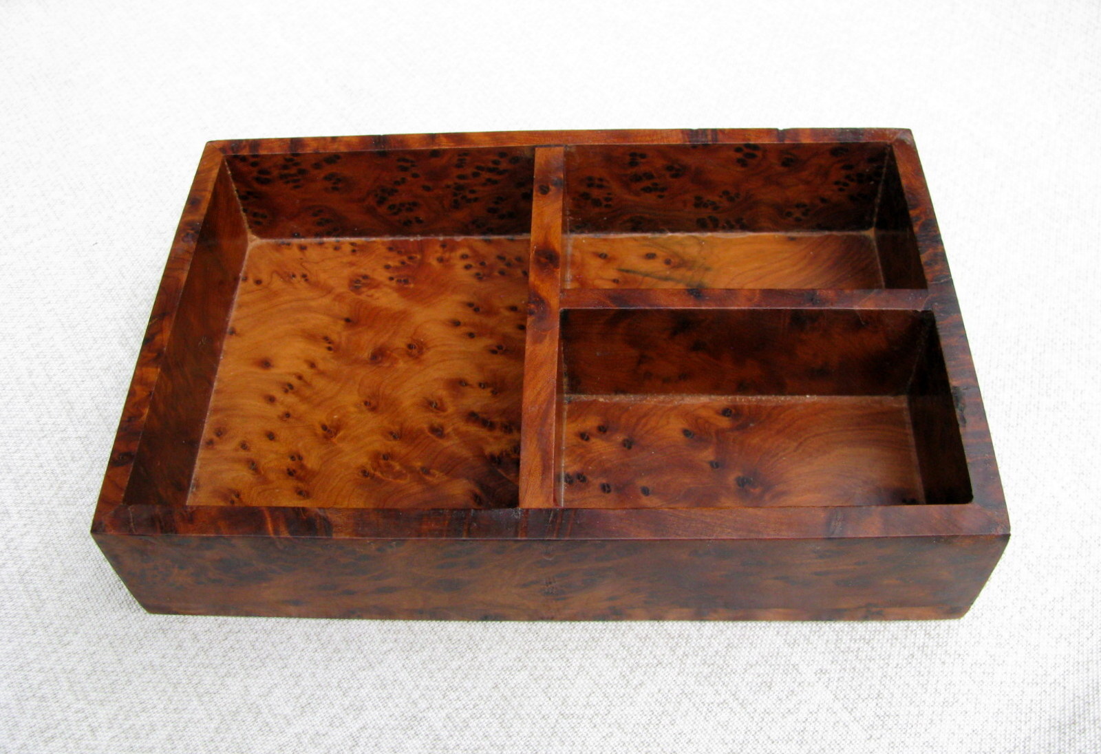 FINE VINTAGE SELECT BURL TWO LAYER JEWELRY/KEEPSAKE BOX DECORATIVE OBJECT D’ ART