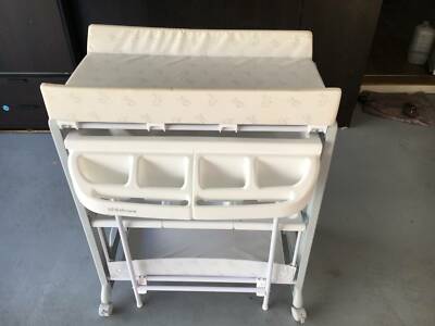 change table bath station