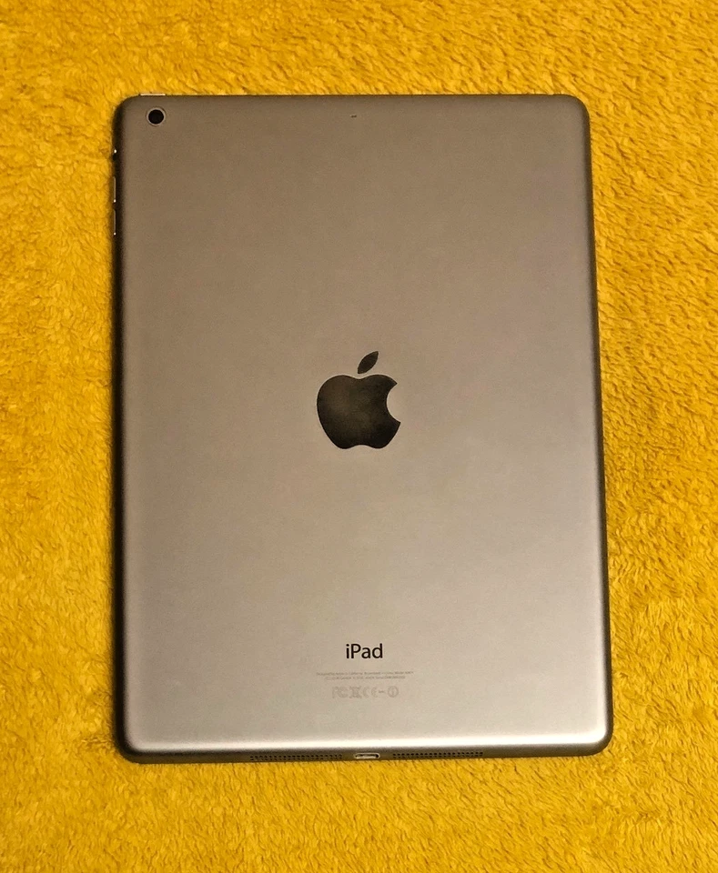 Apple iPad Air A1474 64GB, Wi-Fi 1st Gen Apple-Space Grey -Mint condition - Image 3 of 4