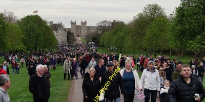 Foto 6x4 Die Königin bei 90 Windsor\/SU9676 Die Menge zerstreut sich, folgt c2016