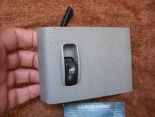 A GENUINE KIA CARNIVAL / SEDONA SIDE DOOR ELECTRIC WINDOW SWITCH OK53E 66 380A