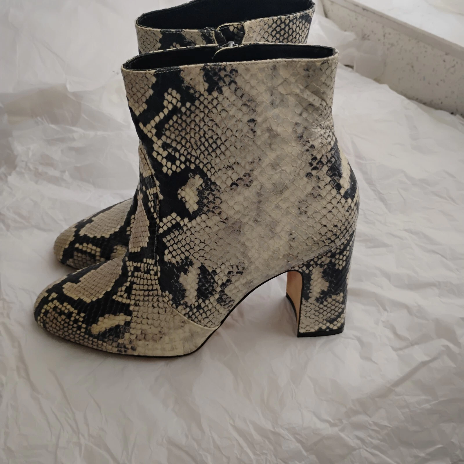 Stuart Weitzman Nell Snake Print Booties Size 9M MSRP $575