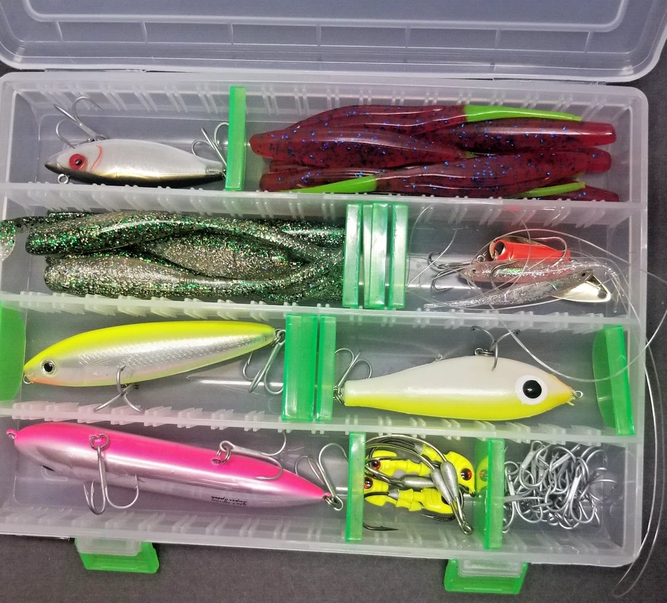 Surtido de señuelos de pesca, plantilla en caja de aparejos de plástico-Johnson Sprite, MirrrOlure, etc. Foto 2 de 4