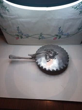 VINTAGE SILENT BUTLER ASH & CRUMB CATCHER HAMMERED ALUMINUM FLORAL RETRO 