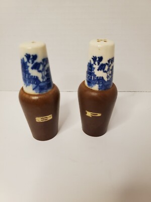 Vtg Materia Teakwood Blue Pagoda On White Porcelain Salt & Pepper Shakers MCM