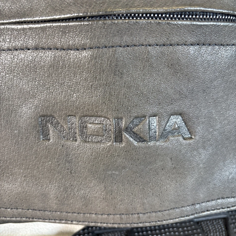 Bolsa de viaje vintage de cuero genuino con logotipo Nokia Foto 2 de 4