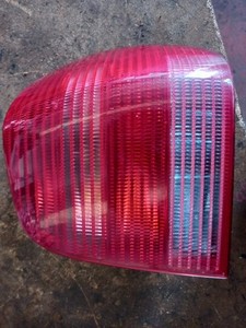 6N0945096H Rücklicht. Rechts VOLKSWAGEN POLO 3a Serie 1.4 TDI cat Ber.