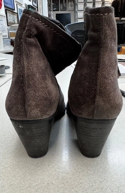 Stuart Weitzman Low Ladies Zip Up Boots Brown Suede w Tassels 6.5