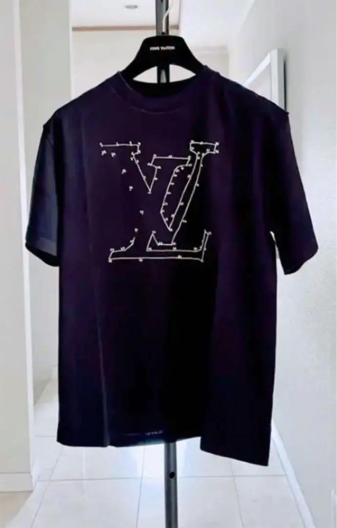 LOUIS VUITTON Logo embroidery T-shirt Size M Black authentic LOUIS VUITTON Logo embroidery T-shirt Size M Black authentic