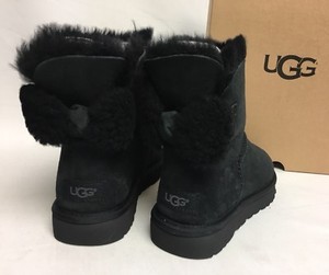 black uggs with fur