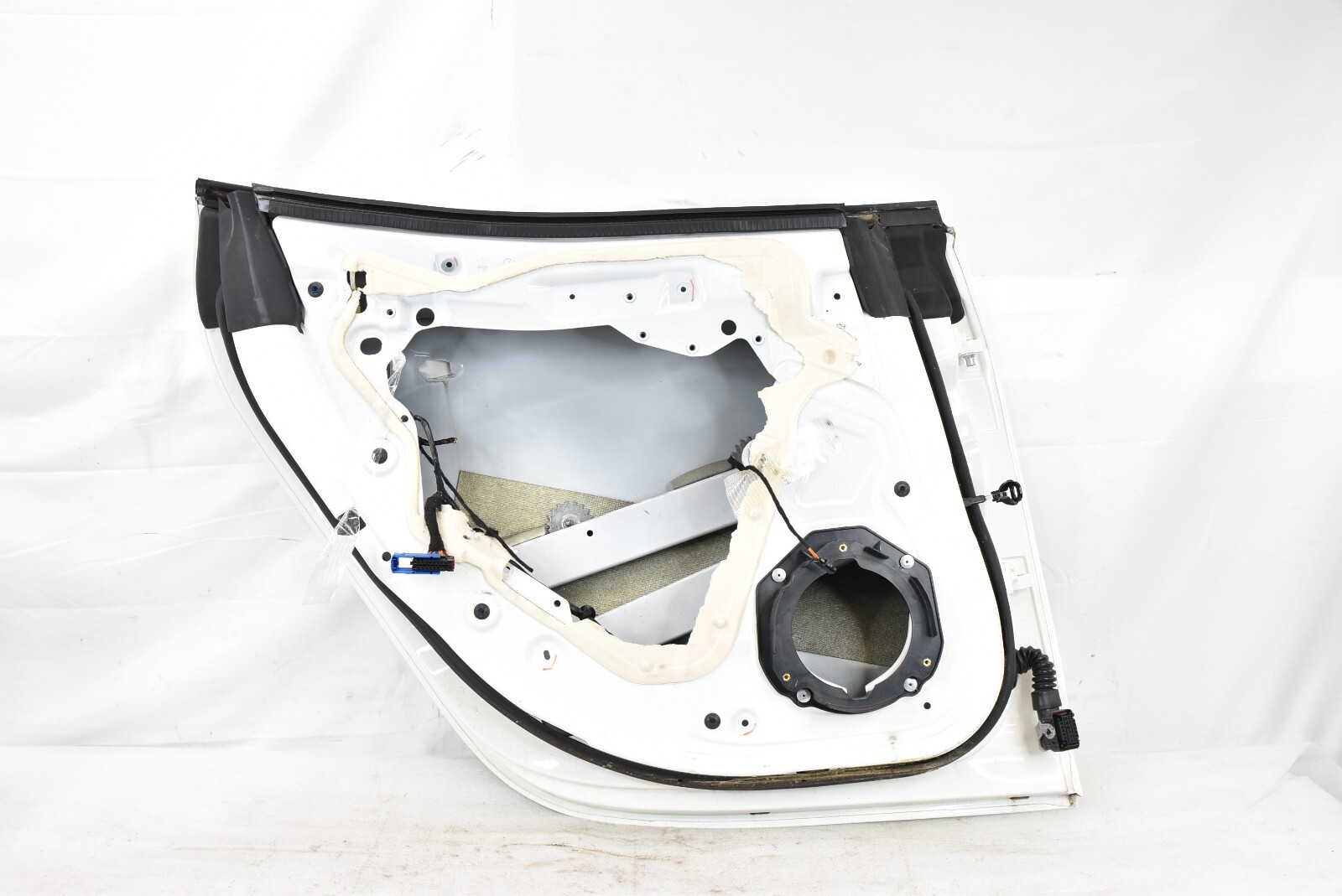 🚀 2014-2019 MASERATI GHIBLI REAR LEFT DRIVER SIDE DOOR SHELL PANEL WHITE OEM