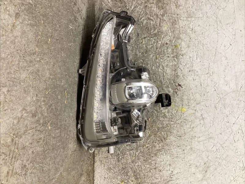 2017-2022 TOYOTA PRIUS PRIME RIGHT RH PASSENGER SIDE FOG LIGHT OEM 8151047090
