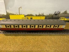 Hornby OO Gauge R4179 BR Crimson & Cream 61ft 6in Corridor First Coach E11018E