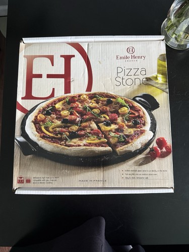 Emile Henry 14-Inch Pizza Stone - Thumbnail 3