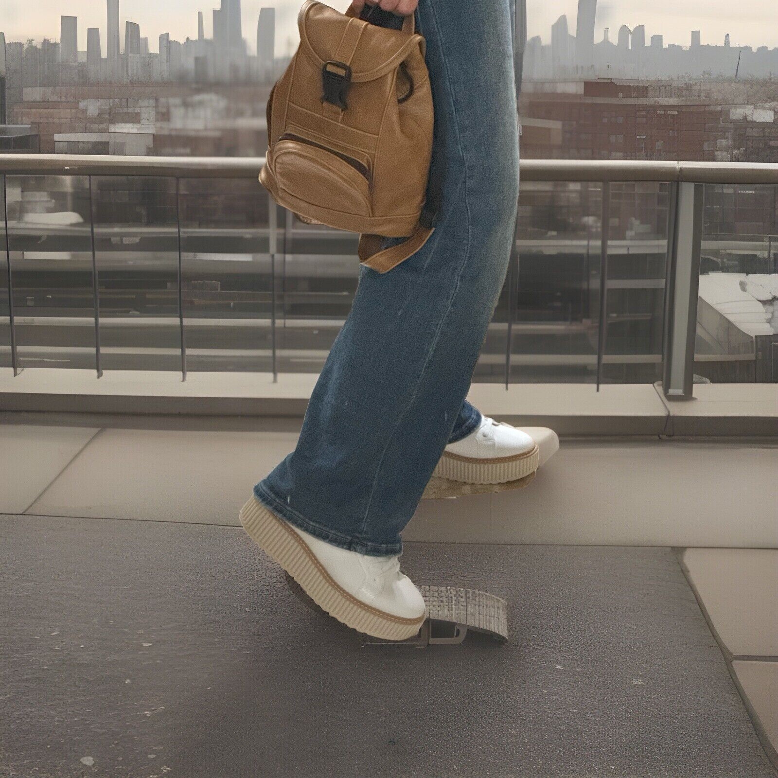 Маленький рюкзак-трансформер из натуральной кожи коричнево-коричневого цвета 8490₽