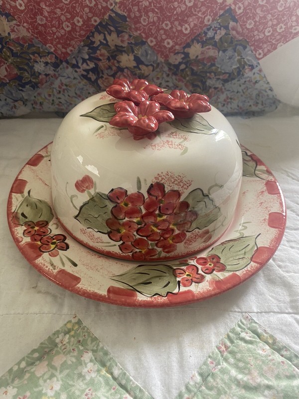 VINTAGE CALI POTTERY CHEESE/BUTTER DISH 3D HAND PAINTED - SIGNED CALI - NICE!