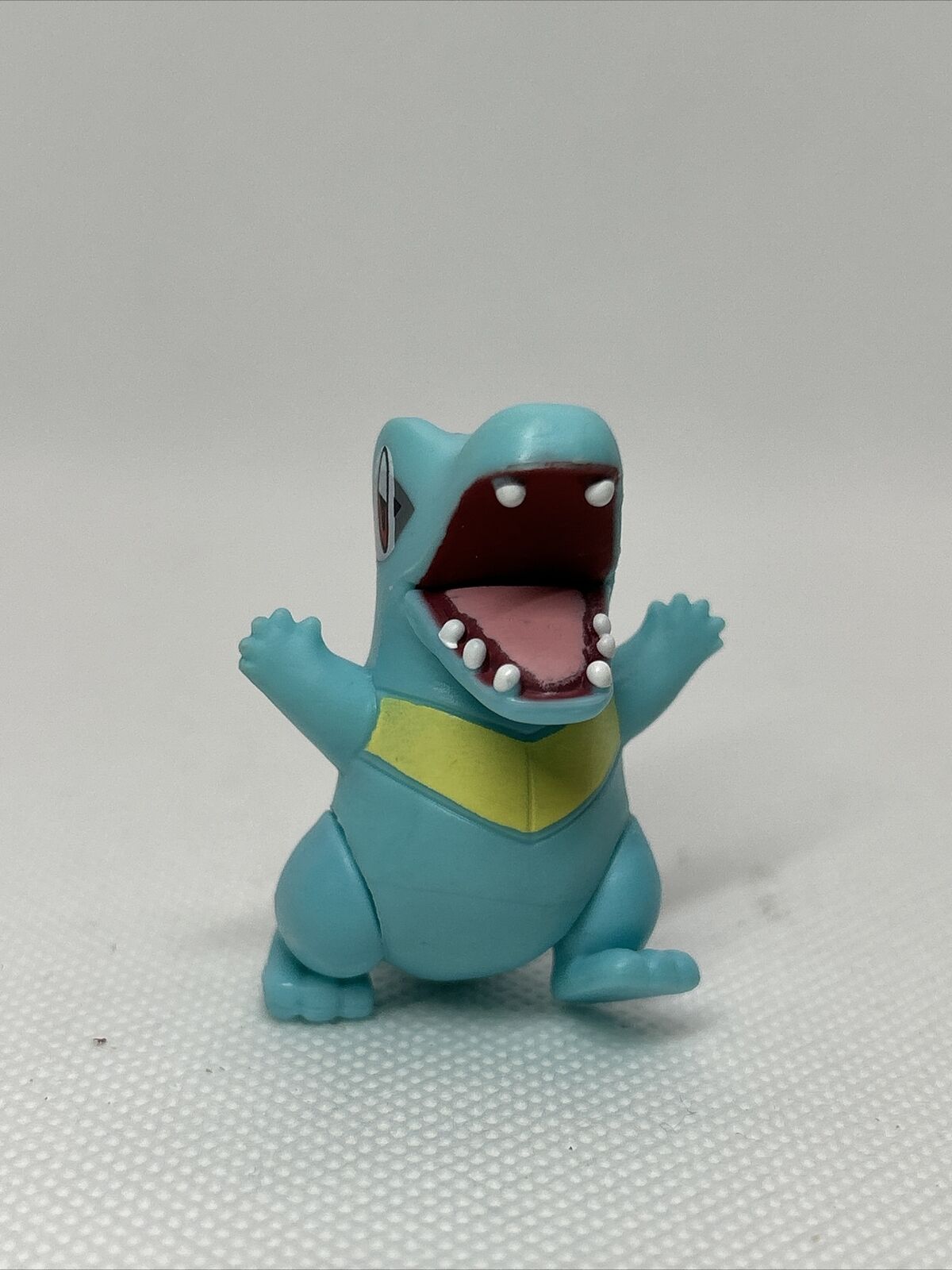 Pelúcia Pokemon Totodile Importada Crocodilo Tipo Água 19 Cm em