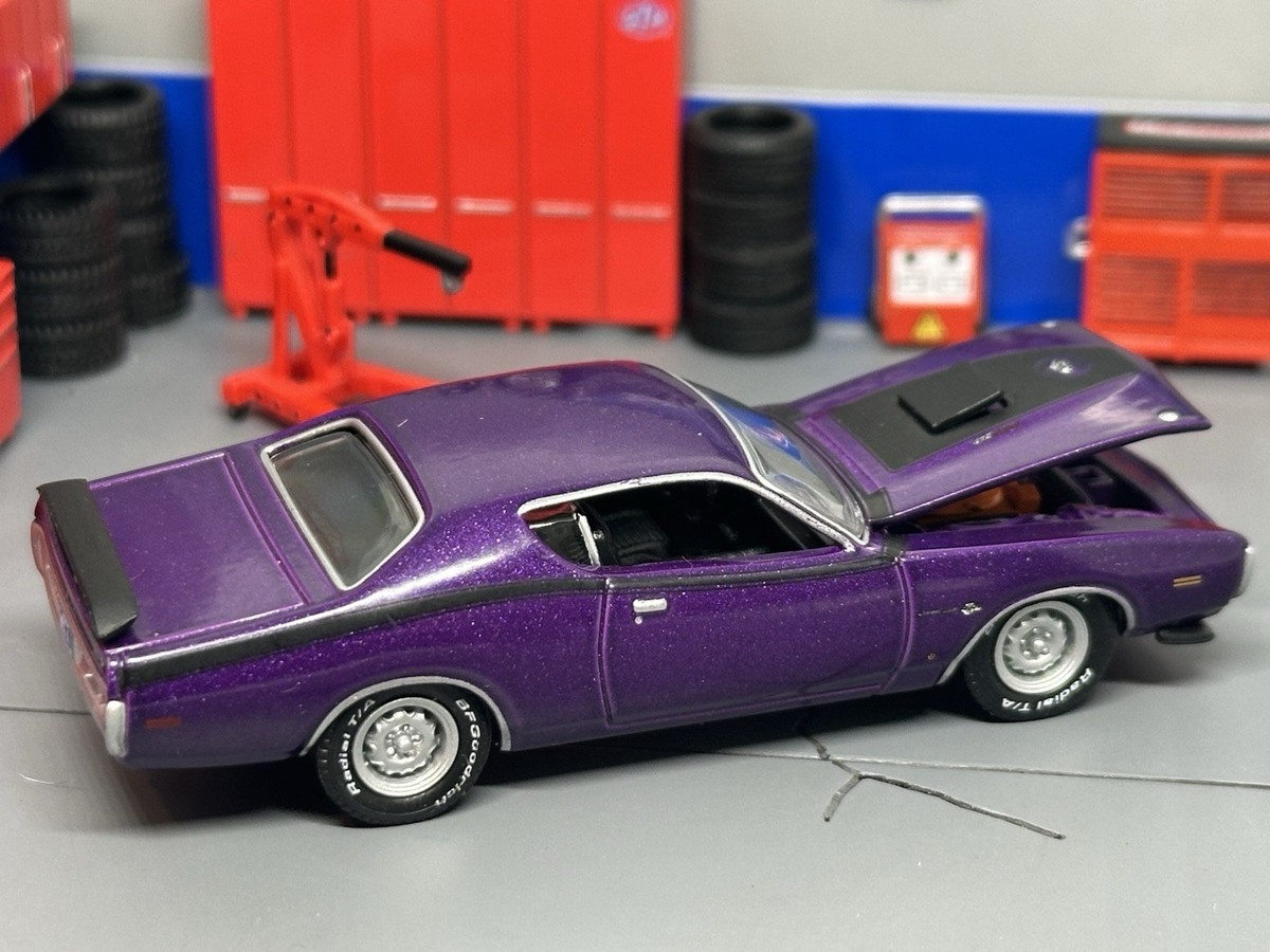 1971 71 Dodge Charger Super Bee Purple Opening Hood 1/64 Scale