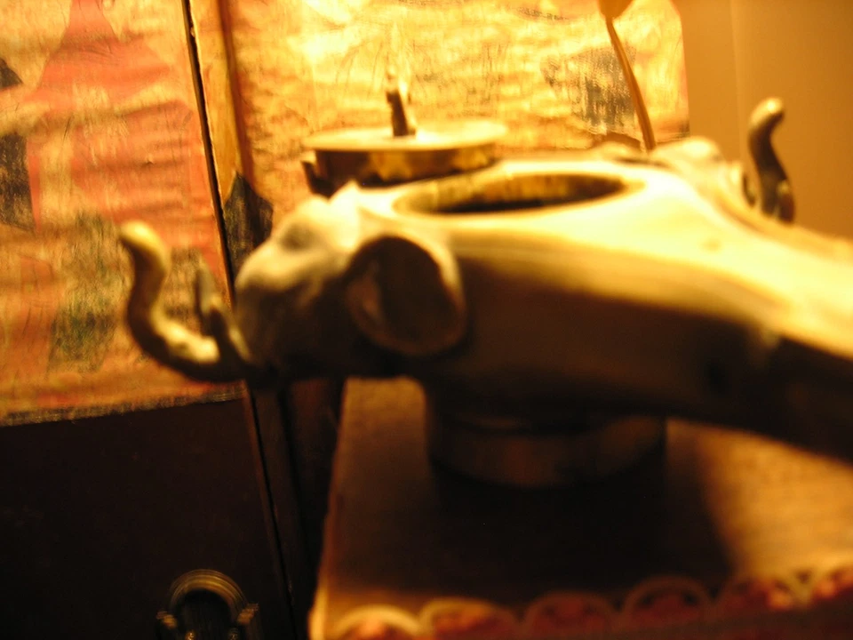 lampe à huile romaine. bronze romain. ELEPHANT - Photo 4/4