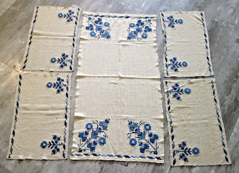 Table Runner (18"x17") +4 Napkins (17.5"x11") Blue CrossStitch Embroidery LINEN