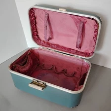 Vintage Blue Hard Shell w/ Metal Corners & Latch – Retro Make-up Case Skyrocket